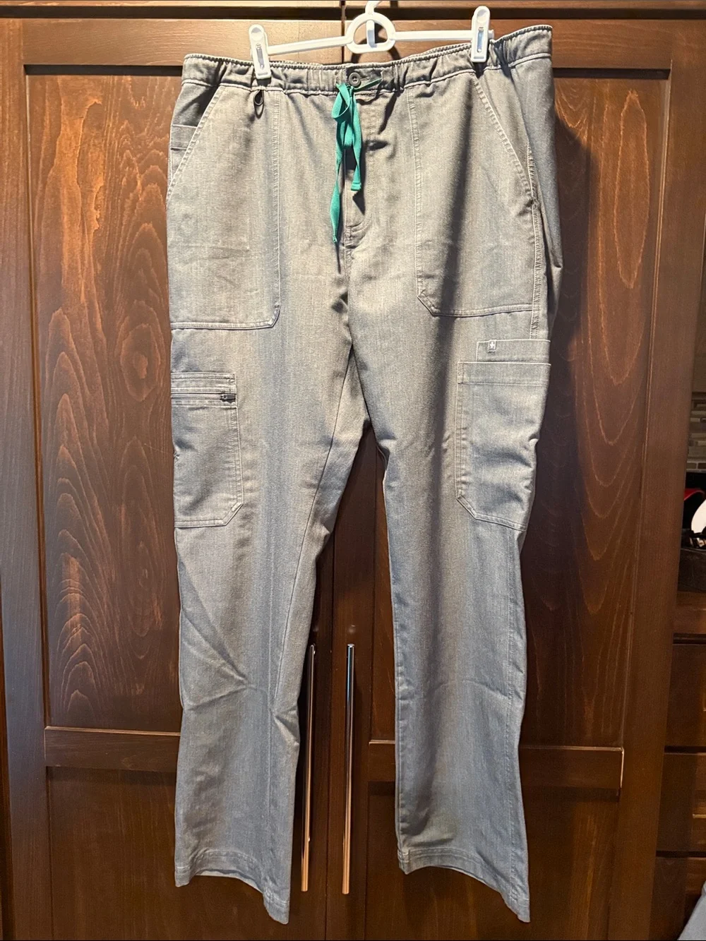 FIGS Men’s Graphite Gray Cairo Cargo Straight-Leg Scrub Pants Size XL